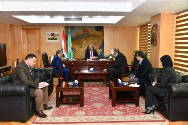 محافظة الفيوم يجتمع مع وفد مجموعة السويدي الصناعية لبحث إنشاء مصنع للأسلاك الكهربائية