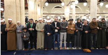   آلاف المصلين يؤدون العشاء والتراويح بالجامع الأزهر