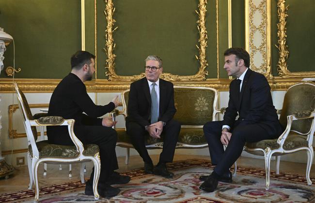 «نيويورك تايمز»: ستارمر وماكرون بذلا جهودا لإقناع زيلينسكي بتغيير موقفه تجاه ترامب