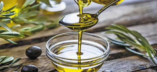 زيت الزيتون.. كنز صحي على مائدة السحور