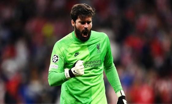 ليفربول يقترب من تجديد عقد أليسون بيكر