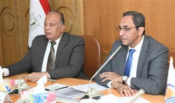   محافظ قنا يعقد اجتماعًا مع النواب لبحث الملفات الخدمية والتنموية