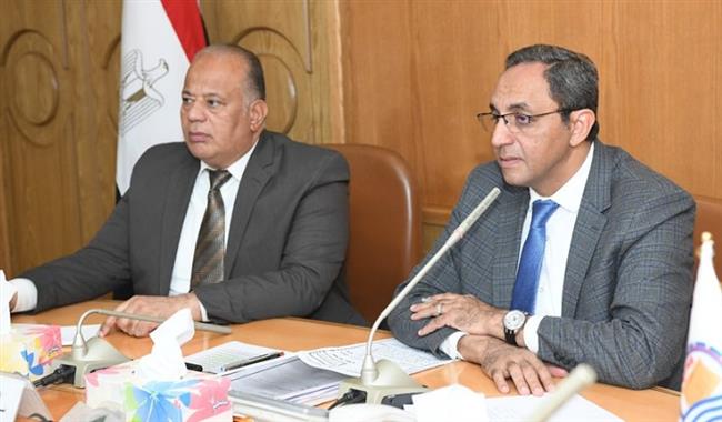 محافظ قنا يعقد اجتماعًا مع النواب لبحث الملفات الخدمية والتنموية