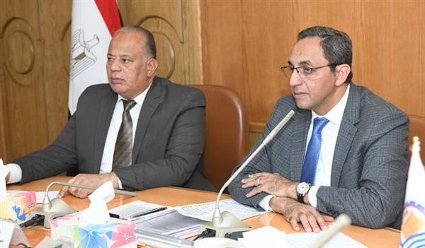 محافظ قنا يعقد اجتماعًا مع النواب لبحث الملفات الخدمية والتنموية