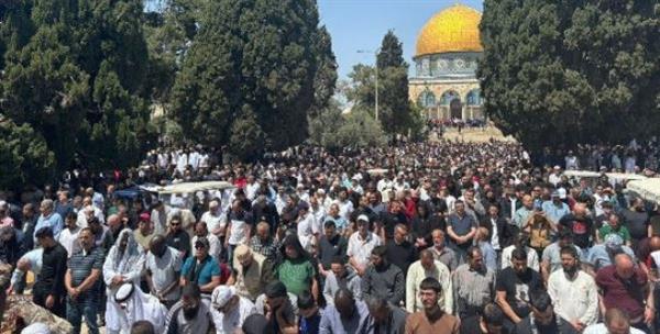 90 ألفا يؤدون الجمعة الأولى من رمضان في المسجد الأقصى