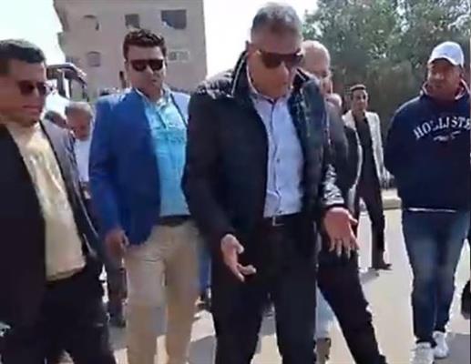 بصوا بعنيكوا وانتوا بتمروا .. الحقيقه وراء " الحنفية " التي أغضبت النجار خلال زيارة أبو النمرس