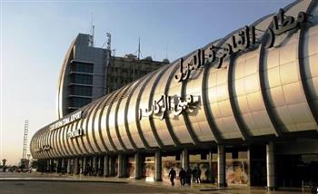   مطار القاهرة يحتفل بـ"يوم المرأة العالمي" مع المسافرات داخل صالات السفر والوصول