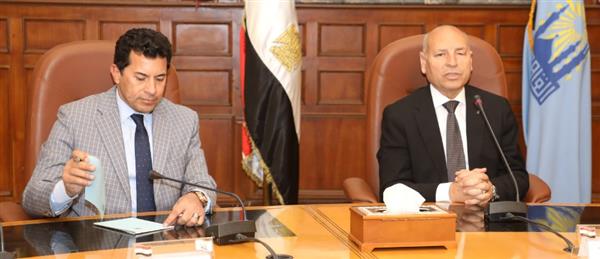وزير الشباب والرياضة ومحافظ القاهرة يبحثان التعاون المشترك