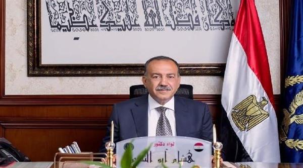 محافظ أسيوط يعلن تشغيل 725 مواطنا خلال شهر فبرايرالماضي