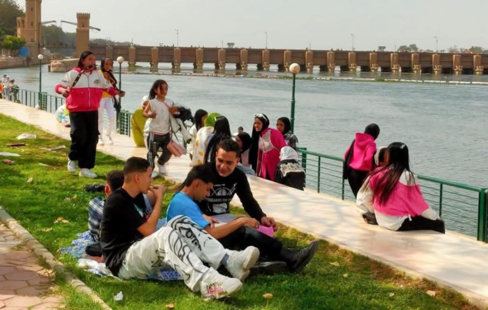 إقبال كبير من المواطنين على حدائق الري بالقناطر الخيرية للاحتفال بعيد الفطر