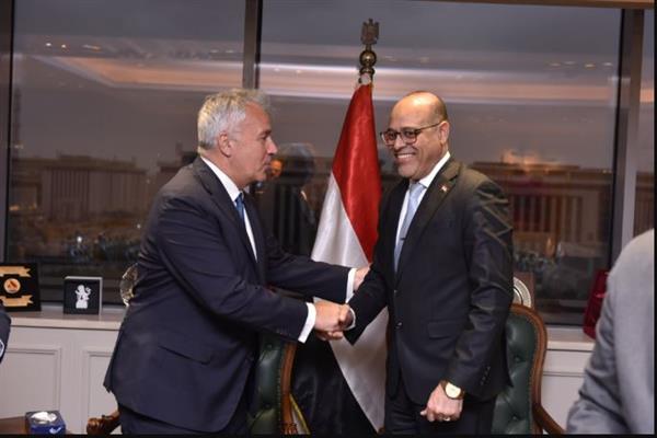 وزير العمل يلتقي وزير الهجرة واللجوء اليوناني والوفد المُرافق له