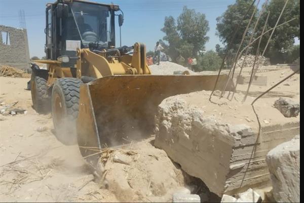 إزالة  تعديات على 1395 مترًا من الأراضي الزراعية وأملاك الدولة بقرية المراشدة بقنا