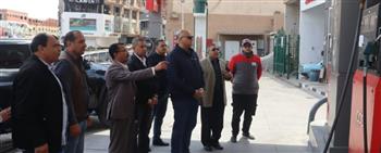   محافظ القليوبية يتفقد محطات تموين ومواقف السيارات بمدينة بنها وحي غرب شبرا الخيمة 
