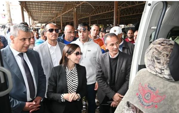 محافظ البحيرة تتفقد محطات الوقود و موقف أبو حمص للتأكد من الانضباط والالتزام بالتعريفة الجديدة
