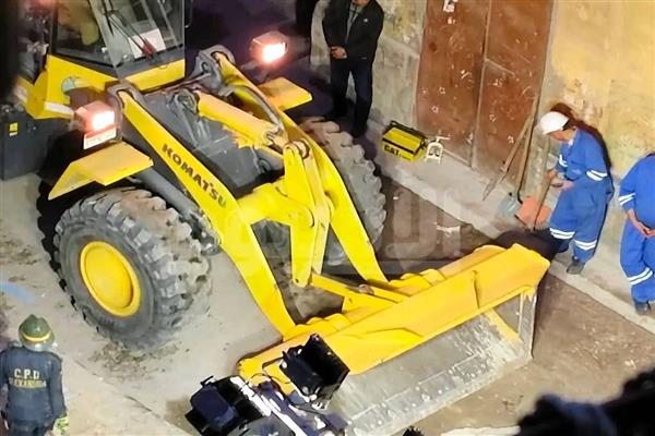 محافظ الإسكندرية يصدر قرارا بتدخل شركة المياة للبحث عن ضحايا العقار المنهار