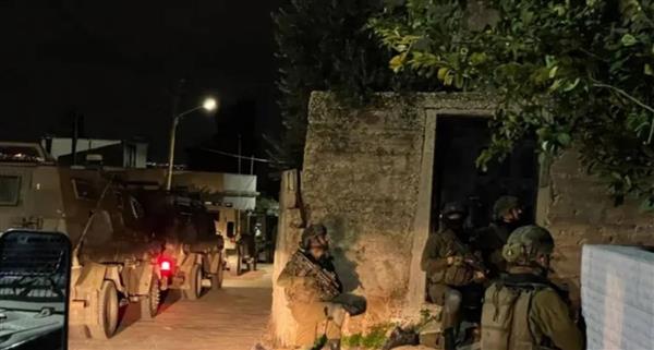 الاحتلال الإسرائيلي يُداهم منزلًا في جنين ويسرق أموالاً من داخله