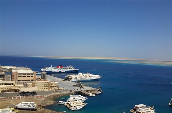 بعد تحسن الأحوال الجوية.. إعادة فتح ميناء الغردقة البحري صباح اليوم
