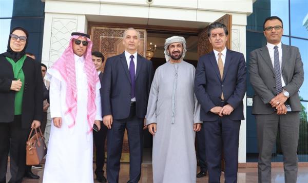 وفد البرلمان العربي برئاسة اليماحي يزور مكتبة البيروني في طشقند