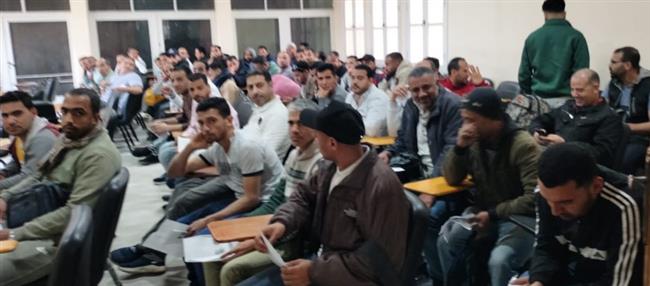 بالصور| وزارة العمل: بدء اختبارات "النقاشين" المُرشحين للعمل بشركة مقاولات بالإمارات  
