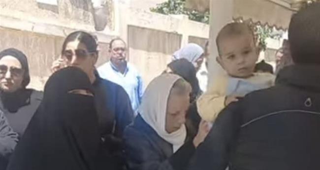 انهيار عارفة عبد الرسول خلال تشييع جنازة زوجها بالإسكندرية وسط غياب الفنانين