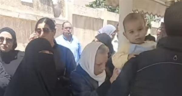 انهيار عارفة عبد الرسول خلال تشييع جنازة زوجها بالإسكندرية وسط غياب الفنانين