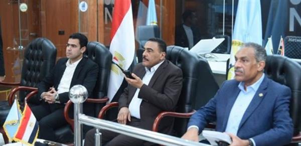 محافظ مطروح يتابع تنفيذ تعريفة الركوب الجديدة بمواقف السرفيس