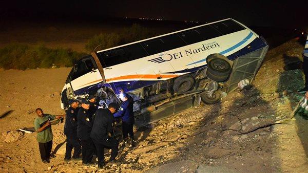 مصرع وإصابة 12شخصا في حادث تصادم ميني باص وسيارتين ملاكي بأسيوط