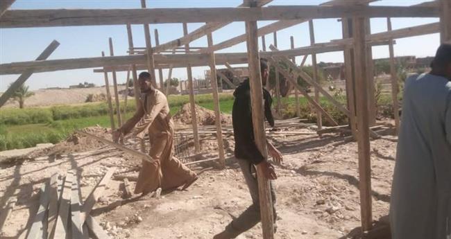 " حلمي " إيقاف أعمال بناء على أرض زراعية بقرية الأشراف بمركز قنا 