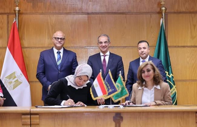 وزير الاتصالات و محافظ القليوبية يوقعان مذكرة تفاهم لبناء القدرات الرقمية للمواطنين