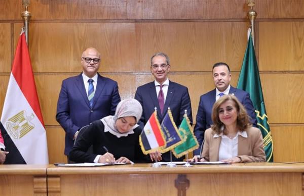وزير الاتصالات و محافظ القليوبية يوقعان مذكرة تفاهم لبناء القدرات الرقمية للمواطنين