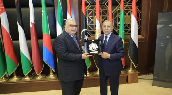 رئيس مجلس الدولة يشيد بدور الأكاديمية العربية في مجال التحول الرقمي