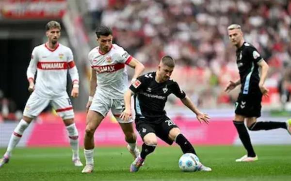 فيردر بريمن يحقق فوزا صعبا على شتوتجارت 2-1 في الدوري الألماني