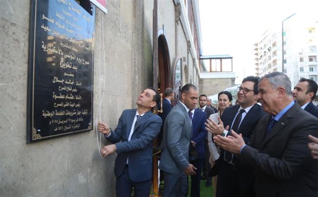 وزير الثقافة ومحافظ الإسكندرية يفتتحان مسرح بيرم التونسي عقب تطويره ورفع كفاءته