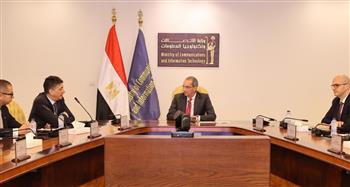   وزير الاتصالات يبحث مع مؤسسات كبرى فرص الاستثمار وتعزيز الشراكة