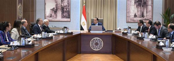 رئيس الوزراء يلتقي أعضاء اللجنة الاستشارية للشئون السياسية