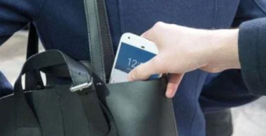 ضبط محاسب متهم بسرقة حقيبة نقود من سيارة فى الشيخ زايد