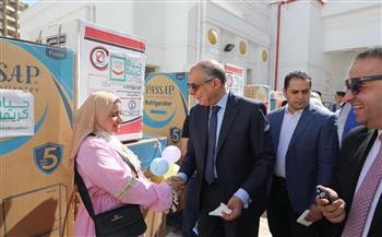   محافظ المنيا يسلم 23 جهاز عروسة مقدمة من "حياة كريمة"