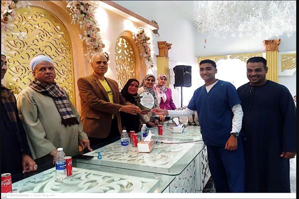 "صحة قنا " .. مدرسة التمريض بدشنا تُكرم المتميزين وأوائل الخريجين.