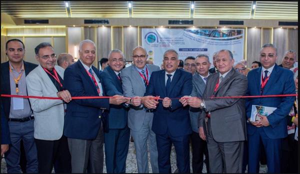 رئيس جامعة طنطا يفتتح معرضا للكيانات الاقتصادية والصناعية