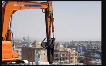   محافظة القاهرة تواصل أعمال إزالة الأدوار العليا المخالفة بالمقطم