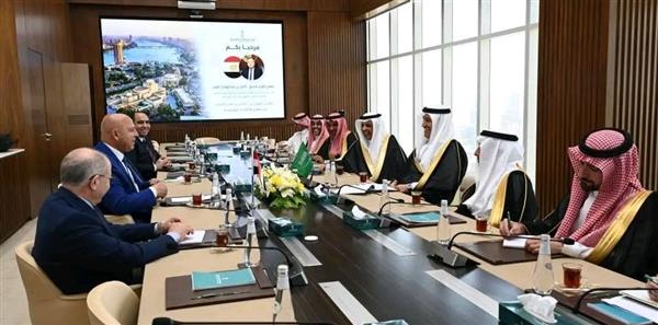 الوزير: تم إنشاء مصانع في مصر لتصنيع عربات المترو والسكك الحديدية