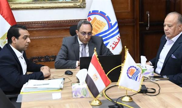 محافظ قنا يوجه رؤساء المراكز بتكثيف التواجد الميداني ورفع كفاءة الخدمات