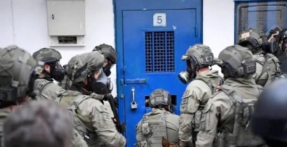 حركة "فتح": ما يتعرض له الأسرى داخل سجون الاحتلال لا يقل بشاعة عن ما يعانيه شعبنا