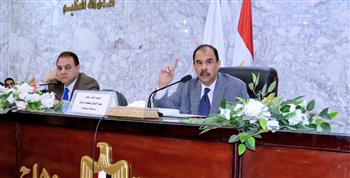   محافظ سوهاج يبحث استعدادات المحافظة لاستقبال أعياد القيامة وشم النسيم 