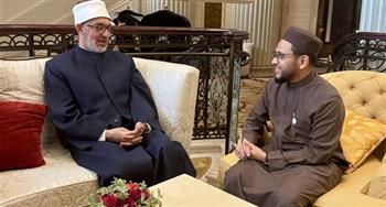   مفتي الجمهورية يلتقي مفتي سنغافورة في أبو ظبي لبحث سُبُل تعزيز التعاون وتبادل الخبرات