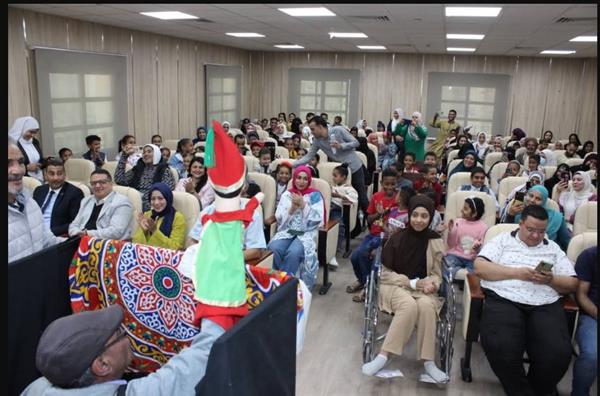 تواصل فعاليات مهرجان مسرح الجنوب التي تدخل البهجة على أطفال معهد الأورام بقنا