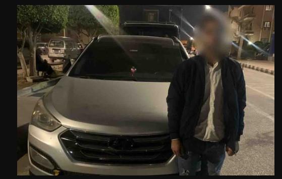 ضبط شخص اعتلى بسيارته الملاكي الجزيرة الوسطى للطريق
