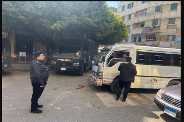 حملات مكثفة على مواقف السيارات بالإسكندرية لمتابعة التزام السائقين بالتعريفة الجديدة