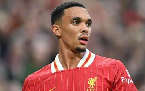 أرنولد يعود لتدريبات ليفربول عقب تعافيه من الإصابة