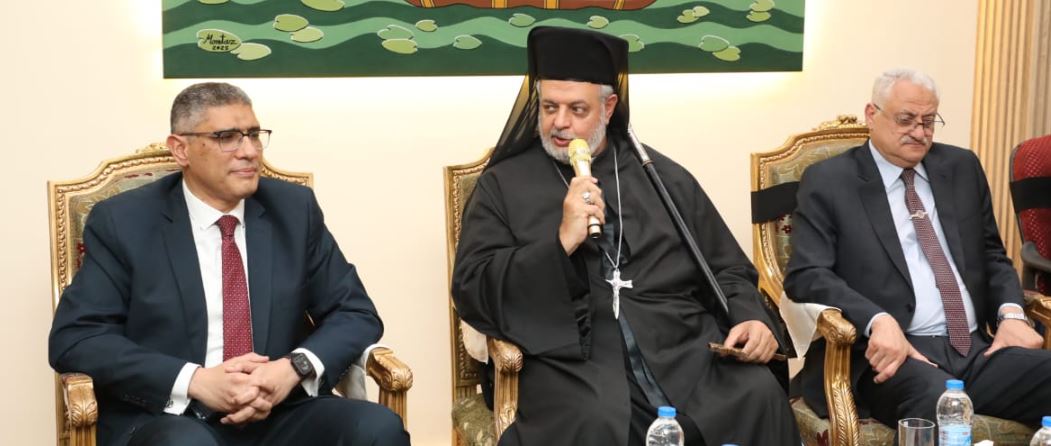 محافظ الجيزة يزور الكنيسة الكاثوليكية لتقديم التهنئة بمناسبة عيد القيامة المجيد